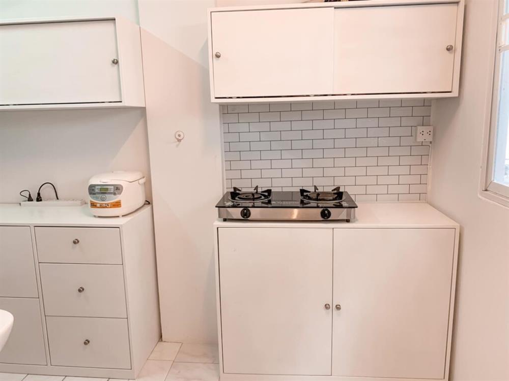 Vợ chồng mới cưới thuê nhà cũ kỹ và pha cải tạo thành không gian tối giản đầy ngoạn mục-13