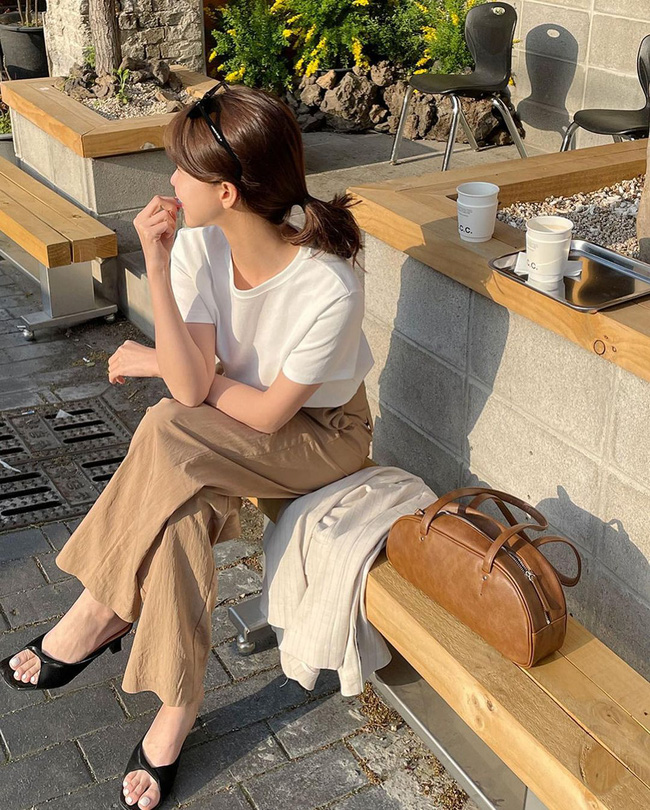 Cho những lúc không biết mặc gì: 12 outfit màu be tây tây dịu mắt, hợp mùa hè nóng nực-4