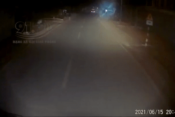 Pha làm toán hại não nhất MXH hôm nay: Giật điện thoại rồi bỏ chạy, tên cướp để lại thứ đắt gấp mấy lần-3