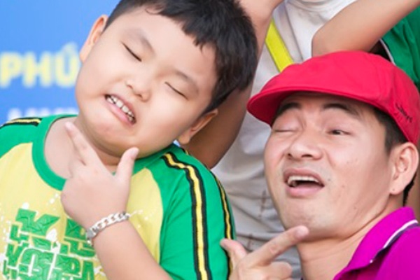 Con trai Trà My Idol khoe body 8 múi, bị mẹ ví von như chiếc bánh mochi với đôi mắt híp tịt khiến dân tình cười mệt-6