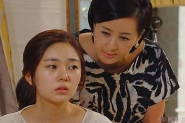 Thấy em gái ăn mặc hớ hênh trước mặt anh rể, tôi nhắc nhở thì em trả lời một câu khiến tôi bàng hoàng-2