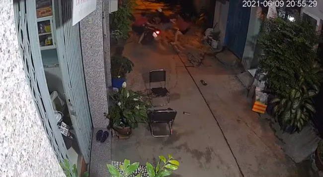 Pha làm toán hại não nhất MXH hôm nay: Giật điện thoại rồi bỏ chạy, tên cướp để lại thứ đắt gấp mấy lần-2