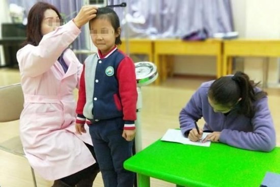 Trước khi chiều cao của bé gái ngừng phát triển, hầu hết đều có những tín hiệu này, bố mẹ nên chú ý để con có vóc dáng hoàn hảo