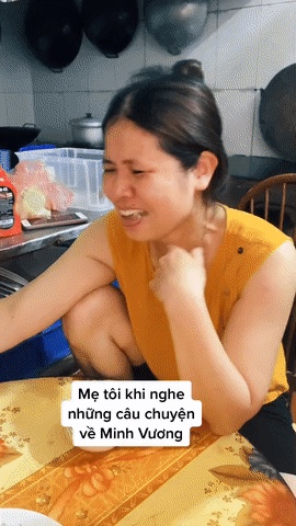 Người phụ nữ khóc sướt mướt khi nghe câu chuyện của cầu thủ Minh Vương ở đội tuyển Việt Nam: Thấy nó thương thương, thấy tội tội, nhìn thấy khổ-1