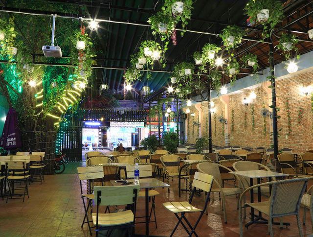 Nhà vườn tiền tỉ 300m2 của gia đình cầu thủ Nguyễn Tiến Linh: Mặt tiền là quán cà phê sức chứa trăm người, từng vui như hội mỗi lần bóng lăn-3