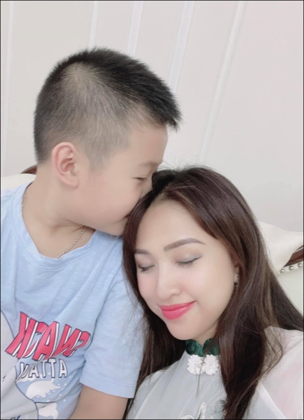 Con trai thắc mắc câu nhạy cảm này mà Vân Hugo câm nín, đây là 5 cách&nbsp;giáo dục giới tính cho con mẹ nên lưu ý-5