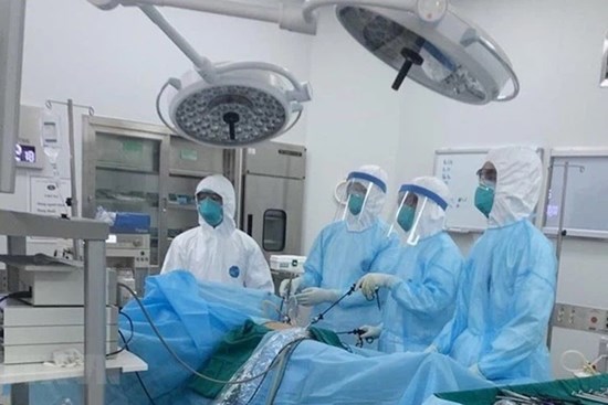 Một nhân viên LHQ mắc Covid-19 được đưa đến Việt Nam điều trị khẩn cấp bằng máy bay riêng