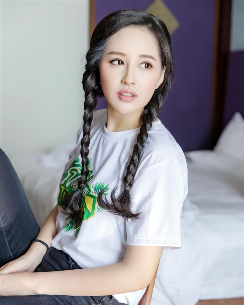 Mai Phương Thúy rất hay diện kiểu áo phông hack tuổi này, tiếc là trông trẻ quá hóa cưa sừng làm nghé-1