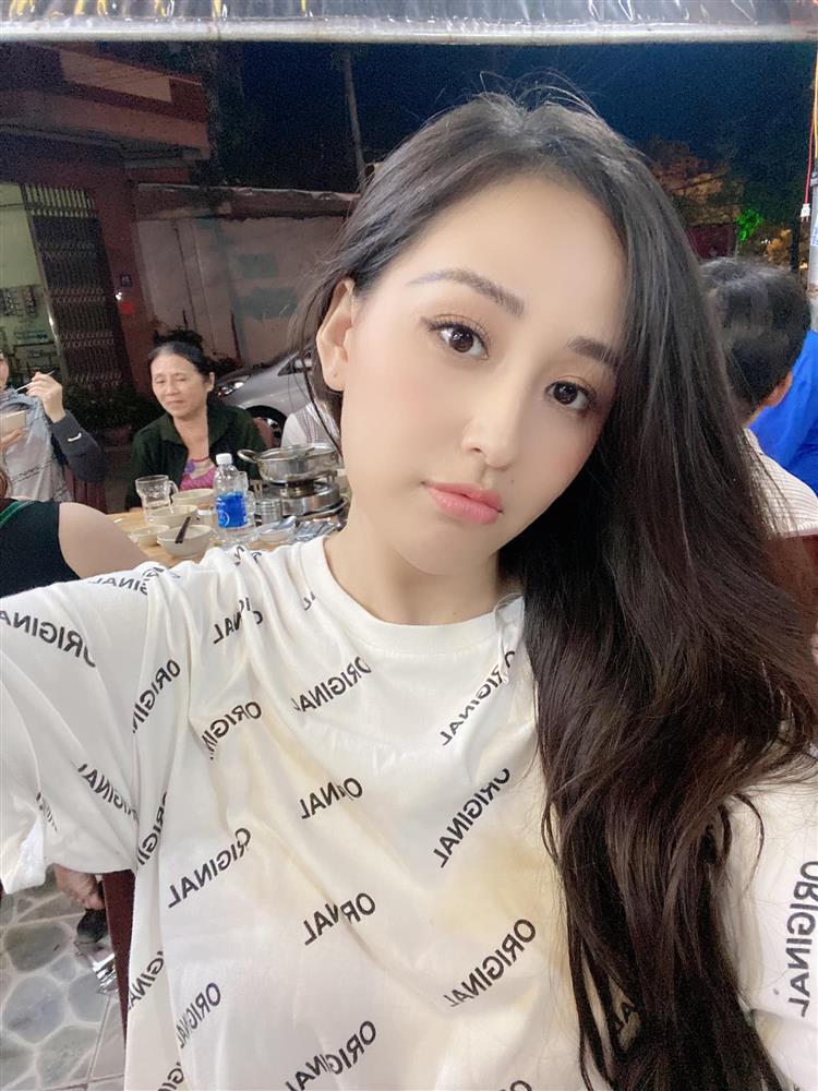 Mai Phương Thúy rất hay diện kiểu áo phông hack tuổi này, tiếc là trông trẻ quá hóa cưa sừng làm nghé-2