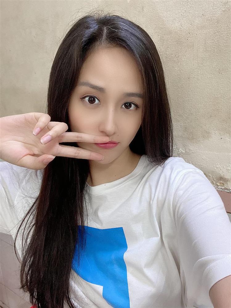 Mai Phương Thúy rất hay diện kiểu áo phông hack tuổi này, tiếc là trông trẻ quá hóa cưa sừng làm nghé-3