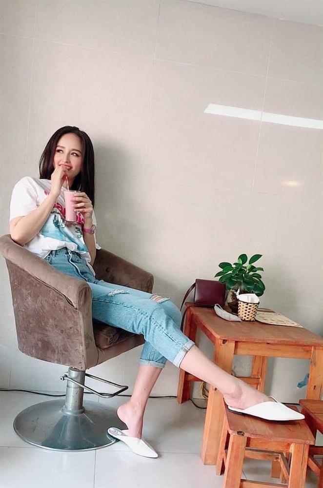 Mai Phương Thúy rất hay diện kiểu áo phông hack tuổi này, tiếc là trông trẻ quá hóa cưa sừng làm nghé-9