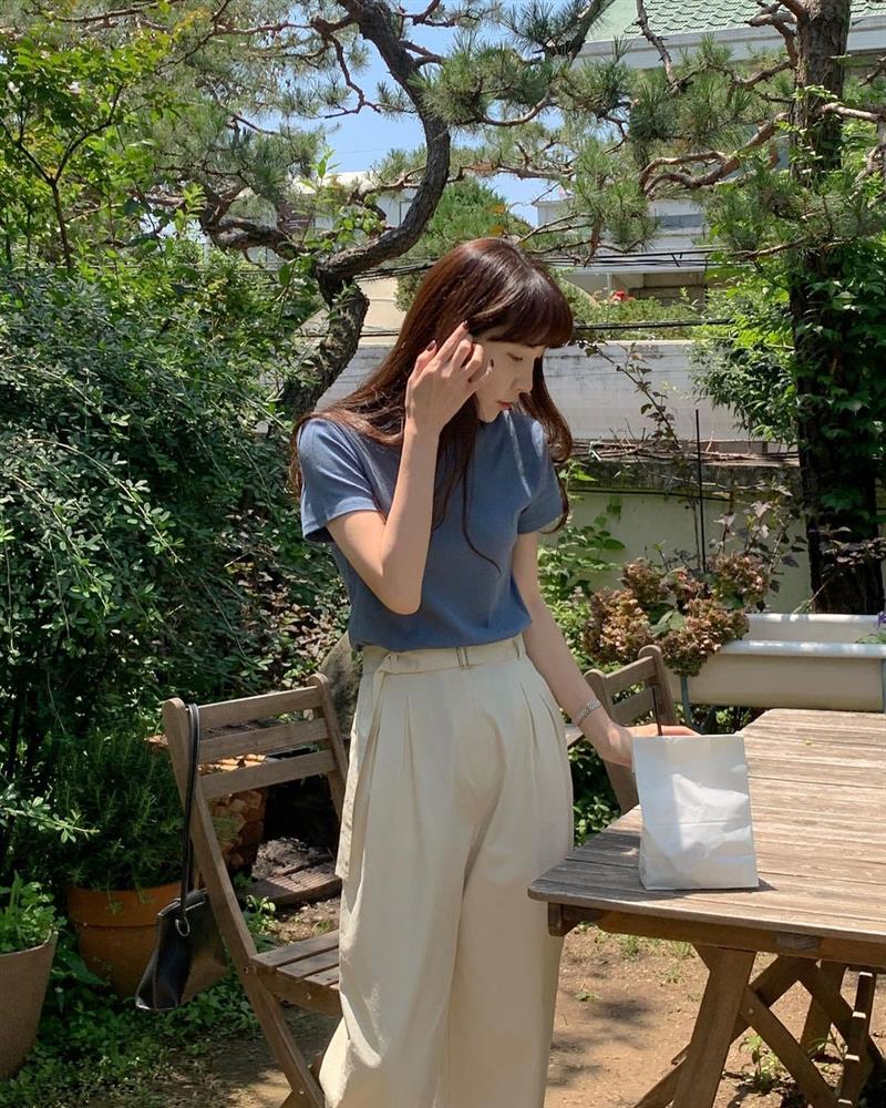 Mai Phương Thúy rất hay diện kiểu áo phông hack tuổi này, tiếc là trông trẻ quá hóa cưa sừng làm nghé-12