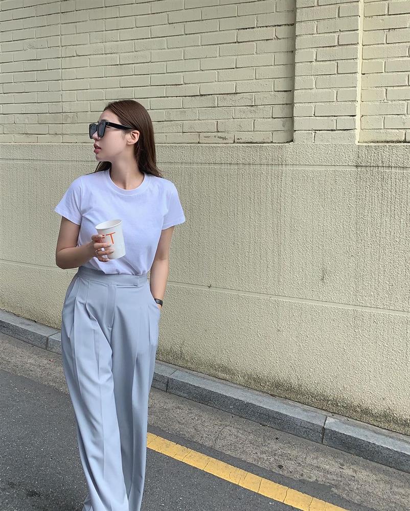 Mai Phương Thúy rất hay diện kiểu áo phông hack tuổi này, tiếc là trông trẻ quá hóa cưa sừng làm nghé-13