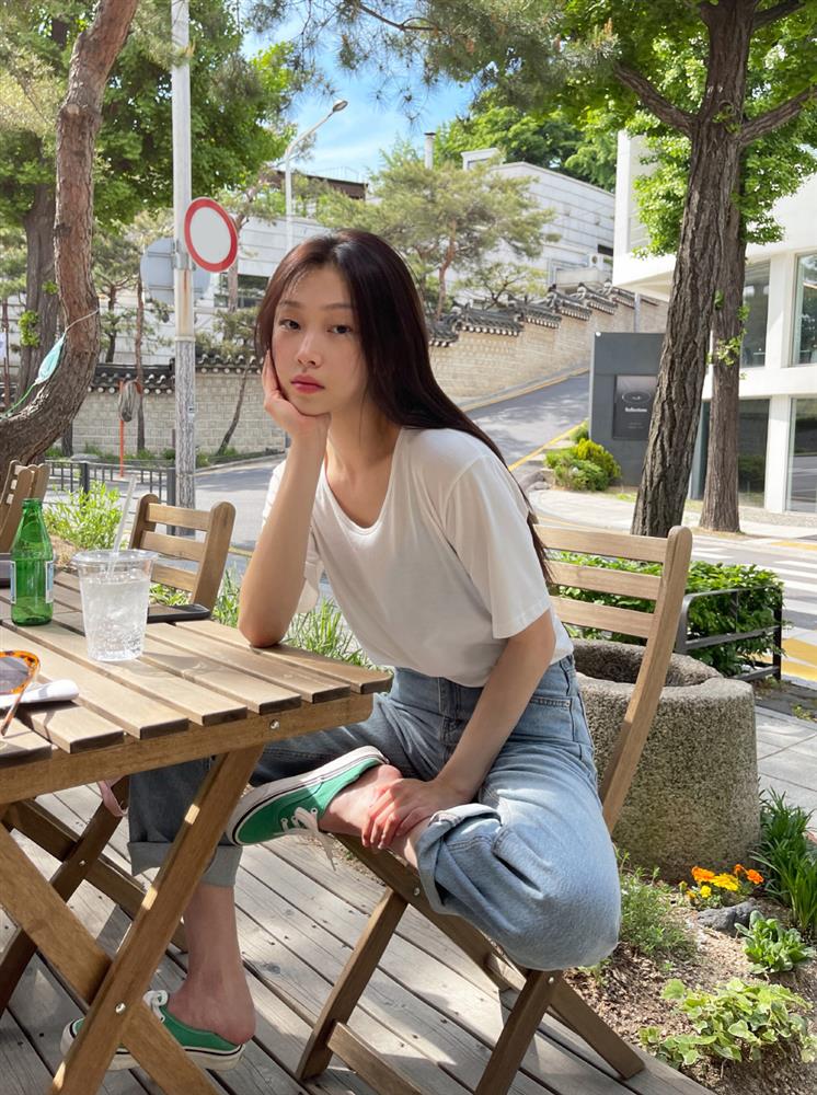 Mai Phương Thúy rất hay diện kiểu áo phông hack tuổi này, tiếc là trông trẻ quá hóa cưa sừng làm nghé-14