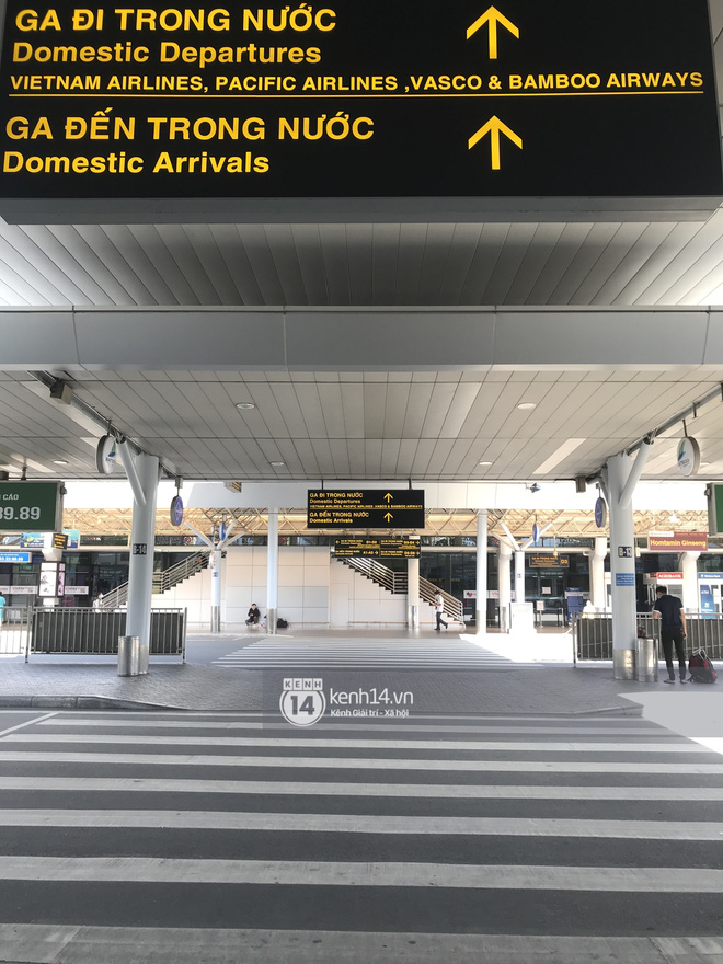 Toàn cảnh đội tuyển Việt Nam về đến Sài Gòn: Thầy Park và dàn cầu thủ quá dễ thương còn hàng xóm bật mode hóng” nhiệt tình-67