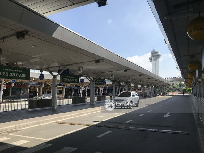 Toàn cảnh đội tuyển Việt Nam về đến Sài Gòn: Thầy Park và dàn cầu thủ quá dễ thương còn hàng xóm bật mode hóng” nhiệt tình-66