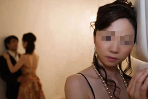 Bị bạn gái của nhân tình bắt tại trận màn ân ái, kẻ thứ 3 có hành động cao tay khiến nữ chính biết ơn còn dân mạng phẫn nộ-6