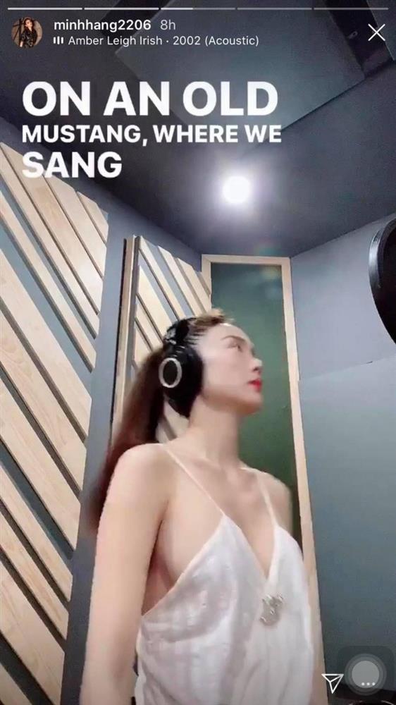 Minh Hằng diện mẫu bra bé bằng bàn tay nhưng khuôn ngực o ép khét lẹt kia mới là tâm điểm-2