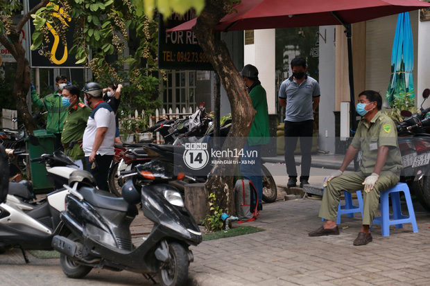 Toàn cảnh đội tuyển Việt Nam về đến Sài Gòn: Thầy Park và dàn cầu thủ quá dễ thương còn hàng xóm bật mode hóng” nhiệt tình-30