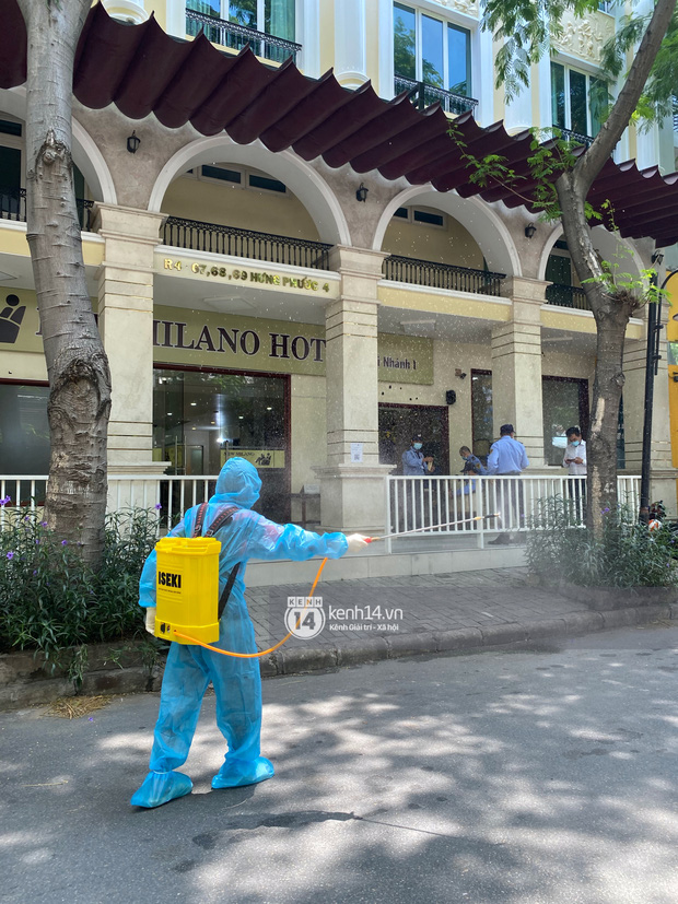 Toàn cảnh đội tuyển Việt Nam về đến Sài Gòn: Thầy Park và dàn cầu thủ quá dễ thương còn hàng xóm bật mode hóng” nhiệt tình-43