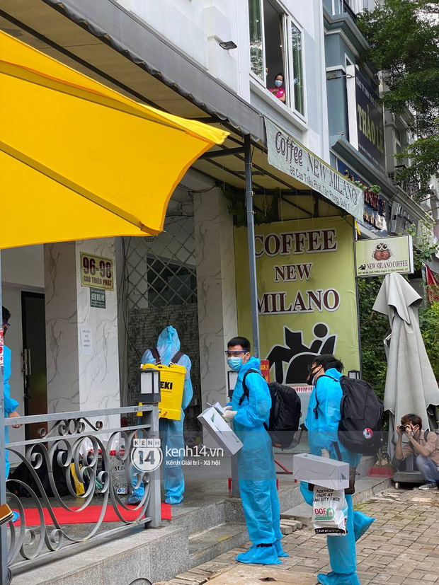 Toàn cảnh đội tuyển Việt Nam về đến Sài Gòn: Thầy Park và dàn cầu thủ quá dễ thương còn hàng xóm bật mode hóng” nhiệt tình-21