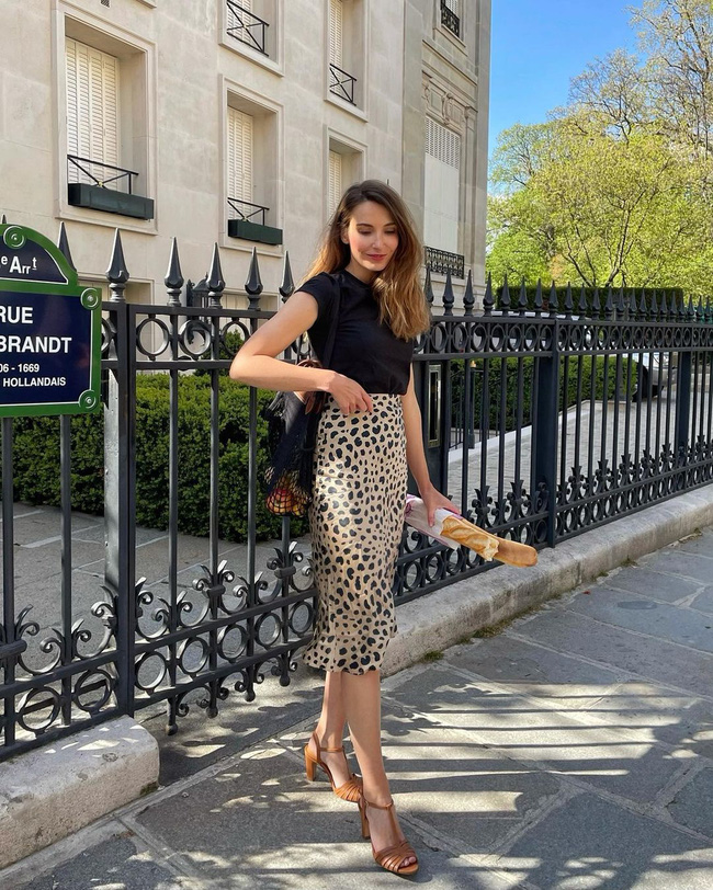 Khác với gái Hàn, phụ nữ Pháp diện chân váy dài trông nổi bật hơn hẳn là nhờ bí kíp này-6