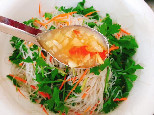 Buổi chiều đổi vị với món miến trộn hải sản kiểu Thái-6