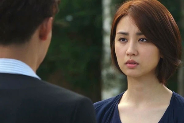 Vào nhà lấy thêm móc áo, tôi chết sững khi thấy cảnh tượng khó tin trong phòng làm việc của chồng-2