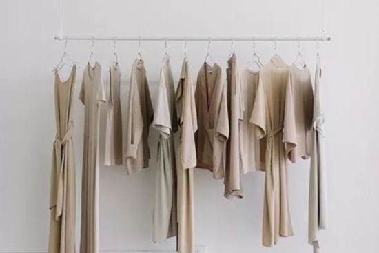 Mùa hè quần áo phơi khô như này chẳng mấy mà hỏng, nếu biết cách thì ngay cả thợ giặt là chuyên nghiệp cũng phải khâm phục