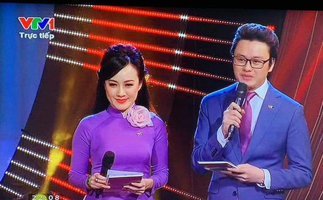 Đời tư kín tiếng của BTV Hữu Bằng Thời sự 19h: Chưa bao giờ để vợ con lộ diện-1