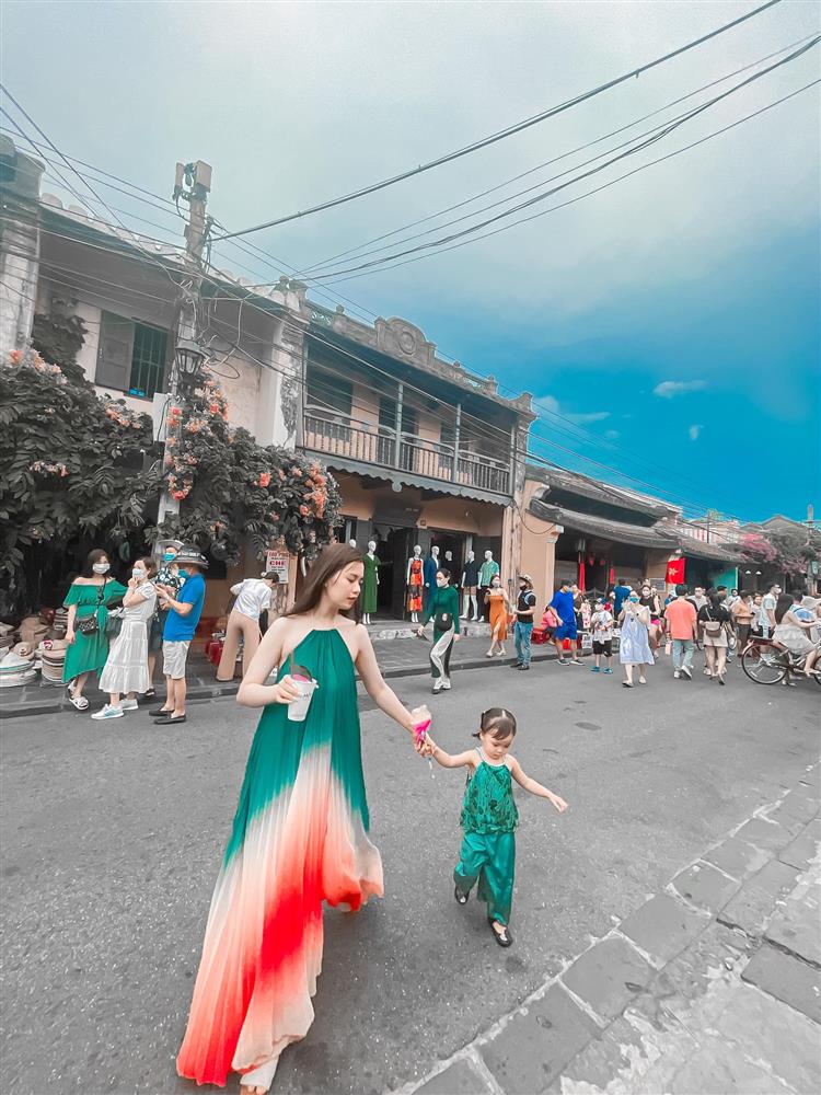 Bà xã Quế Ngọc Hải từng là hoa khôi nổi tiếng 1 vùng, qua 1 lần sinh nở liệu ngoại hình có khác xưa?-12