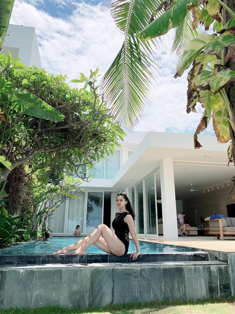 Bà xã Quế Ngọc Hải từng là hoa khôi nổi tiếng 1 vùng, qua 1 lần sinh nở liệu ngoại hình có khác xưa?-9