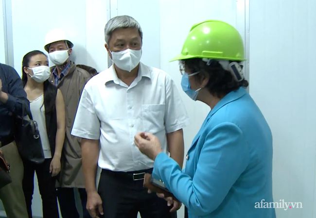 Cận cảnh nơi bảo quản 86% tổng lượng vắc xin COVID-19 của cả nước sắp dùng cho chiến dịch tiêm chủng cực lớn tại TP.HCM,-4