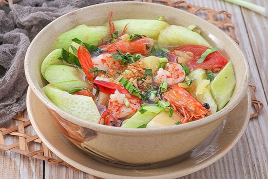 Canh chua dọc mùng nấu tôm ngon cơm ngày hè