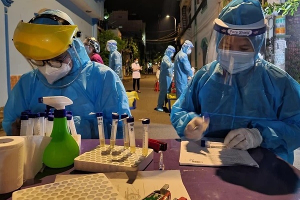 Thợ thạch cao mệt đi khám thì phát hiện mắc Covid-19, 3 người ở trọ cùng cũng nhiễm bệnh-5