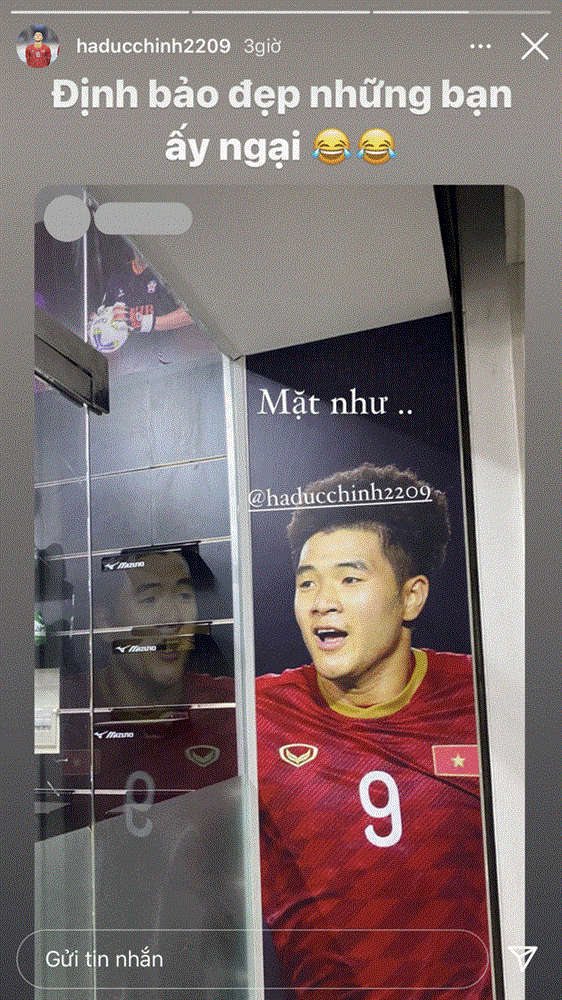 Nhật ký ngày đầu cách ly của ĐT Việt Nam: Ngập đồ ăn vặt, vui vẻ mở livestream kể chuyện đời-7