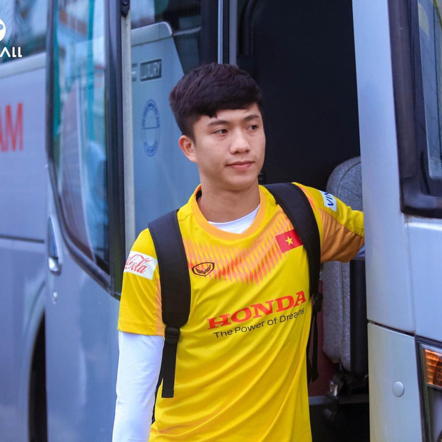 Nhật ký ngày đầu cách ly của ĐT Việt Nam: Ngập đồ ăn vặt, vui vẻ mở livestream kể chuyện đời-8