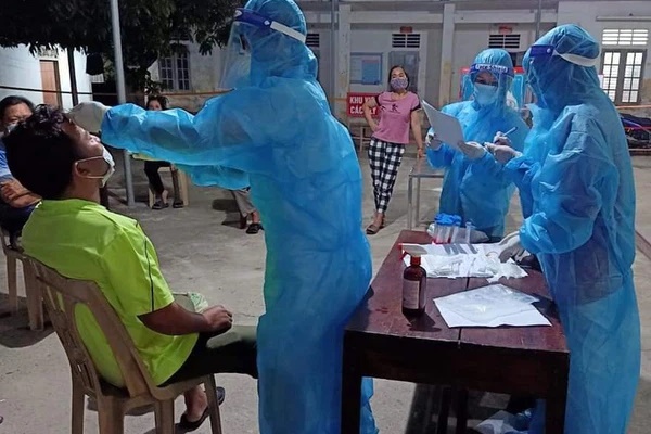 Thợ thạch cao mệt đi khám thì phát hiện mắc Covid-19, 3 người ở trọ cùng cũng nhiễm bệnh-3