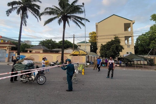 Thợ thạch cao mệt đi khám thì phát hiện mắc Covid-19, 3 người ở trọ cùng cũng nhiễm bệnh-4