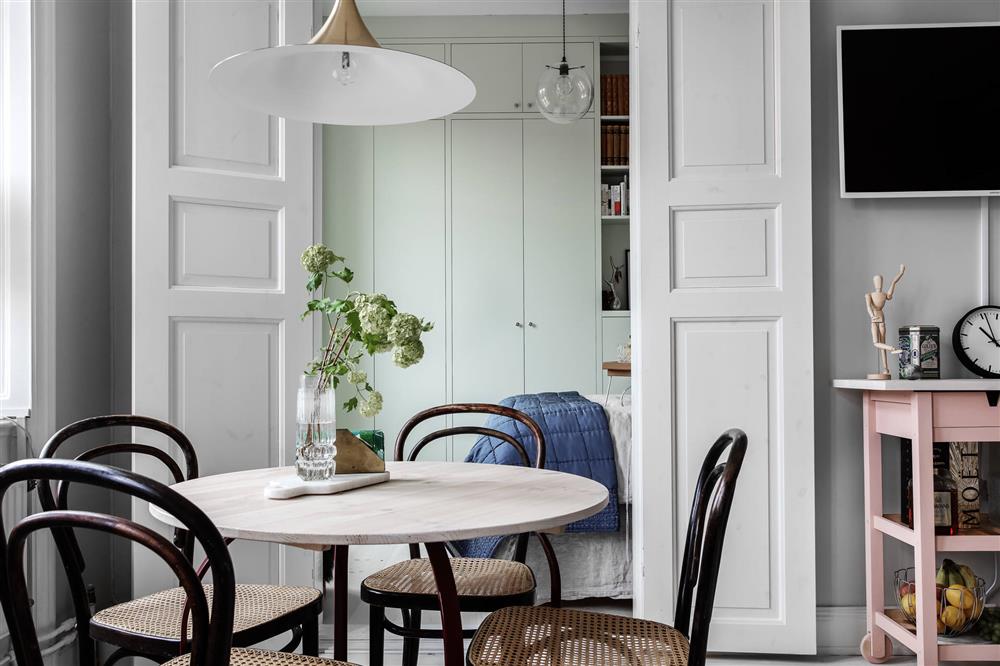 Sau nhiều năm tiết kiệm, cô gái trẻ đã mua được căn hộ 39m² và cải tạo thành không gian đẹp ngọt ngào-7