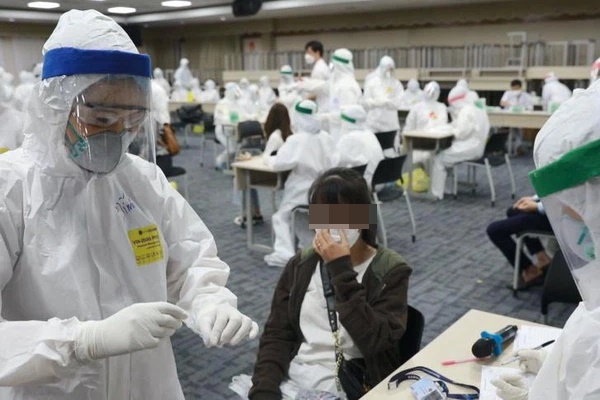 PGS.TS Lương Ngọc Khuê: Chủng Delta khiến người nhiễm chuyển từ thể nhẹ sang nặng nhanh, nhiều người trẻ chuyển nặng-1