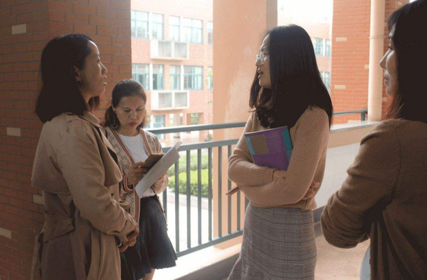 Bé trai làm gãy kính 3,6 triệu của bạn cùng lớp, ông bố đanh thép cãi lại 1 câu khiến gia đình kia không dám đòi tiền-3