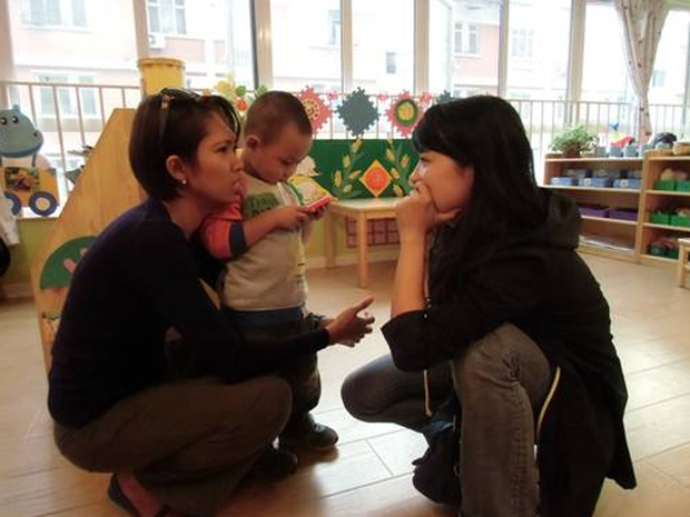 Bé trai làm gãy kính 3,6 triệu của bạn cùng lớp, ông bố đanh thép cãi lại 1 câu khiến gia đình kia không dám đòi tiền-4