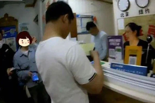 Thuê nhà nghỉ với bạn gái, người đàn ông đột tử gây sốc, lời khai của nhân viên khiến ai cũng rợn tóc gáy-4