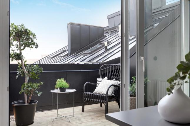 Căn hộ áp mái hiện đại với cách bài trí khéo léo, thông minh, mỗi khi đêm xuống như lột xác thành một không gian kỳ diệu-15