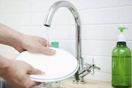 Những sai lầm khi rửa bát có thể khiến vi khuẩn tăng lên hàng nghìn lần, nếu còn giữ các thói quen này thì đừng trách bệnh tật ghé thăm