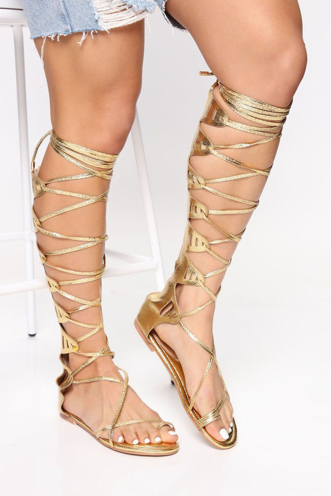Kiểu sandal rối ren này tưởng đã lỗi mốt nhưng nếu biết chọn, trông bạn sẽ nuột nà như các mỹ nhân Hàn-1