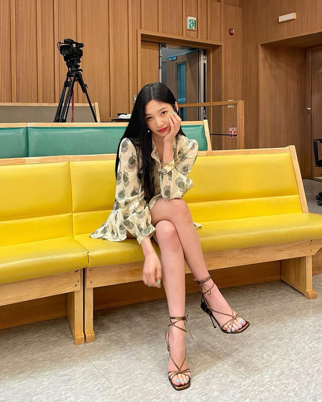 Kiểu sandal rối ren này tưởng đã lỗi mốt nhưng nếu biết chọn, trông bạn sẽ nuột nà như các mỹ nhân Hàn-4