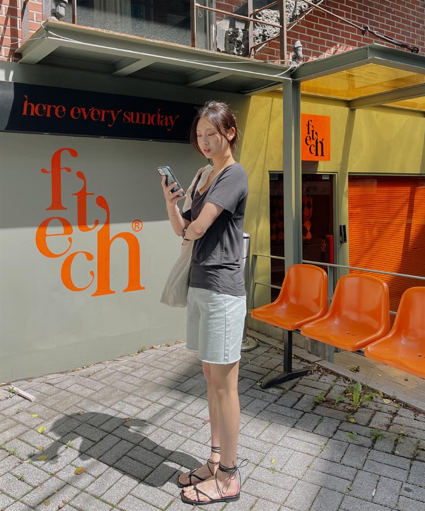 Kiểu sandal rối ren này tưởng đã lỗi mốt nhưng nếu biết chọn, trông bạn sẽ nuột nà như các mỹ nhân Hàn-7