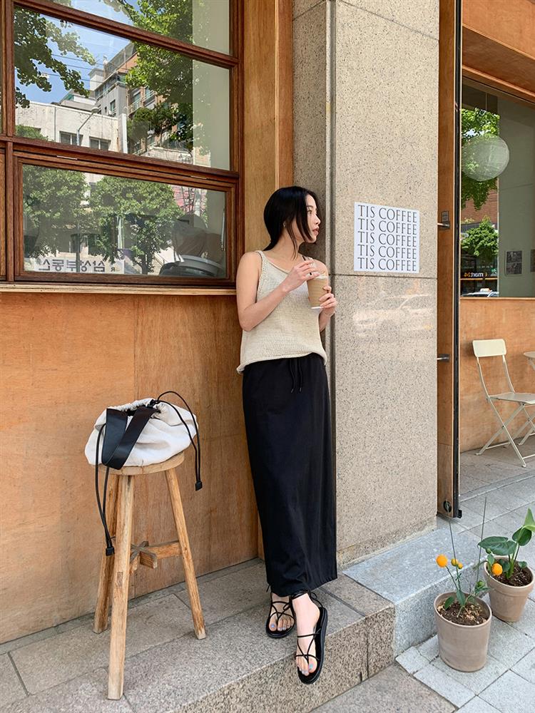 Kiểu sandal rối ren này tưởng đã lỗi mốt nhưng nếu biết chọn, trông bạn sẽ nuột nà như các mỹ nhân Hàn-13